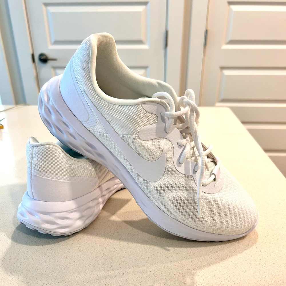 Men’s white Nike sneakers
